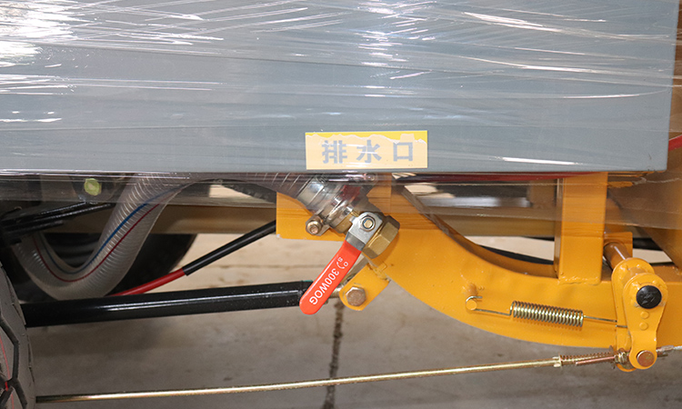 三輪高壓沖洗車-排水口 排水.jpg