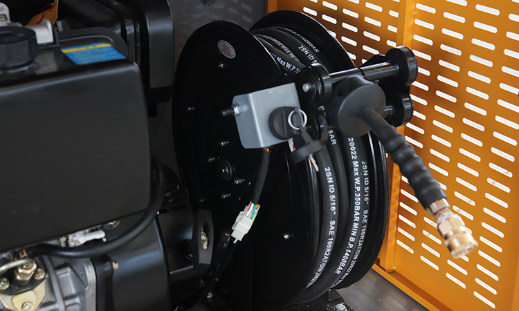 三輪高壓沖洗車15米卷管器 卷管器.jpg