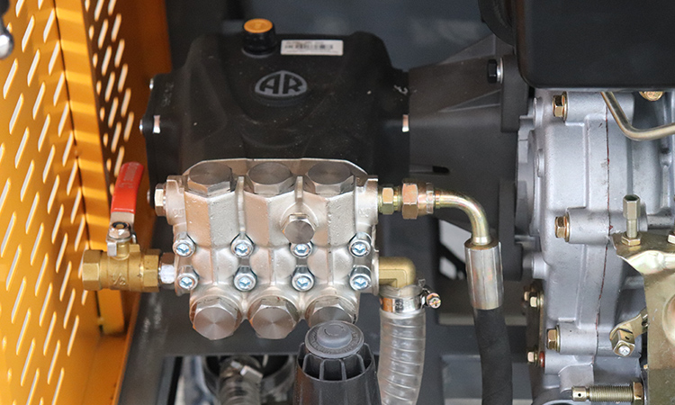 三輪高壓清洗車-高壓泵 高壓泵.jpg