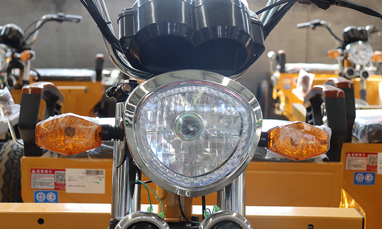 三輪高壓清洗車LED前大燈 LED前照明大燈.jpg