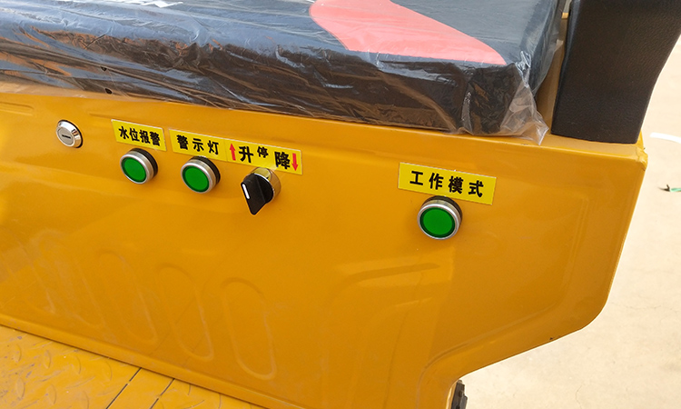 三輪高壓沖洗車-功能按鈕 功能按鈕.jpg