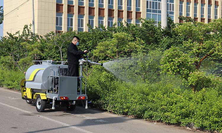 小型電動三輪灑水車的保養(yǎng)說明