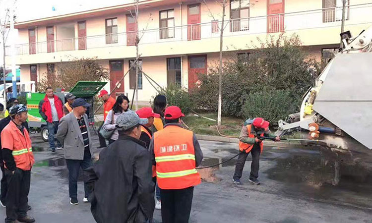 現(xiàn)場(chǎng)培訓(xùn) 三輪高溫高壓清洗車