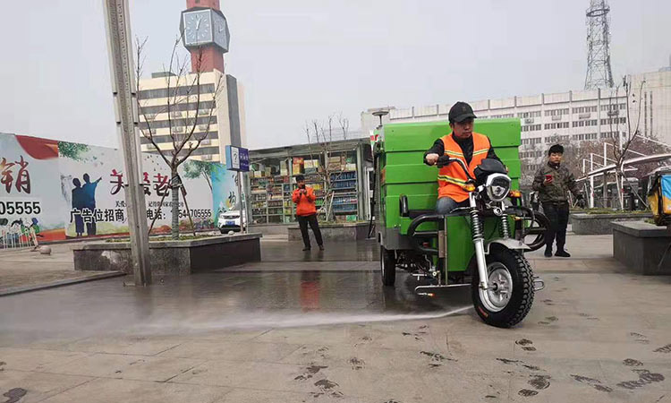 廣場高壓沖洗作業 高壓沖洗車