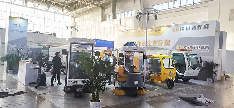 中國環衛博覽會現場 百易長青環衛車廠家
