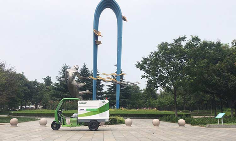 三輪高壓清洗車公園清潔作業(yè) 電動(dòng)三輪高壓清洗車