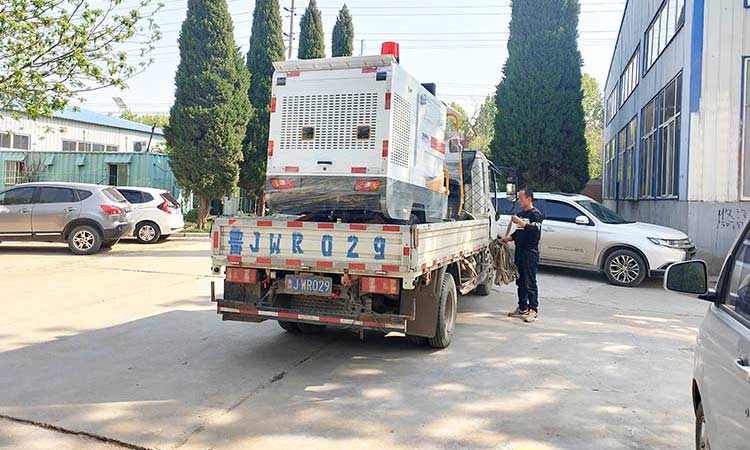 高壓清洗車發(fā)貨現(xiàn)場(chǎng) 小型四輪高壓清洗車