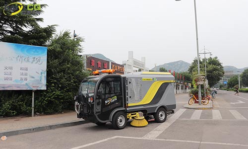 純電動小型洗掃車有什么優(yōu)勢?