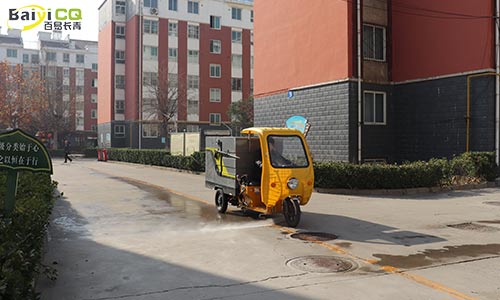 適用于小區(qū)物業(yè)的電動三輪高壓清洗車應(yīng)該是什么樣的?
