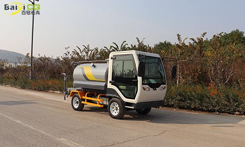 純電動(dòng)四輪灑水車在大學(xué)校園應(yīng)用有何優(yōu)勢(shì)?