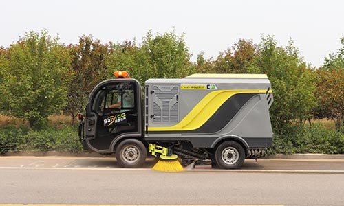 背街小巷需要什么樣的電動道路洗掃車?
