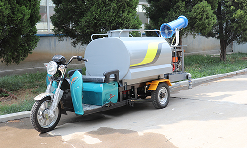 三輪霧炮灑水車,工業(yè)園區(qū)抑塵好幫手