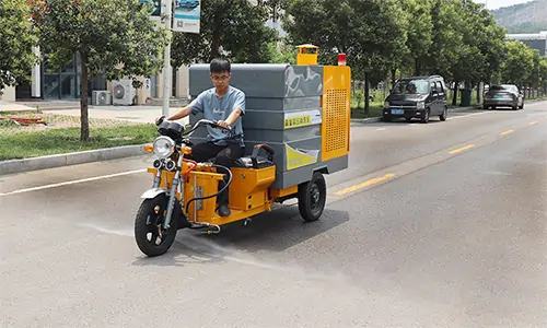 冷熱一體高壓清洗車,商業(yè)街油污清理更便捷