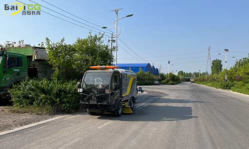 小型道路洗掃車,道路清潔高效無揚塵