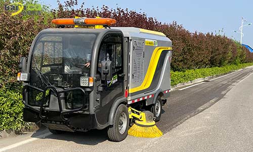 電動洗掃車顛覆傳統(tǒng)清掃模式變干掃為洗掃,道路清潔無揚塵