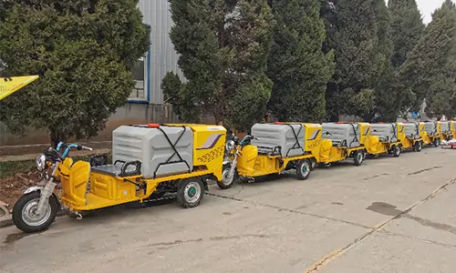 近日發(fā)往某環(huán)衛(wèi)公司的經(jīng)濟(jì)型高壓清洗車(chē)準(zhǔn)備裝車(chē)