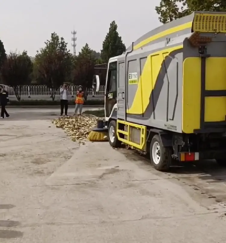 大型樹葉收集車