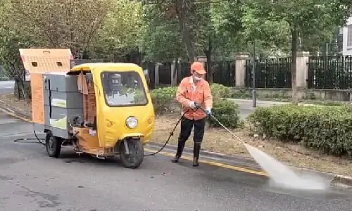 三輪高壓清洗車經久耐用“奮戰一線”