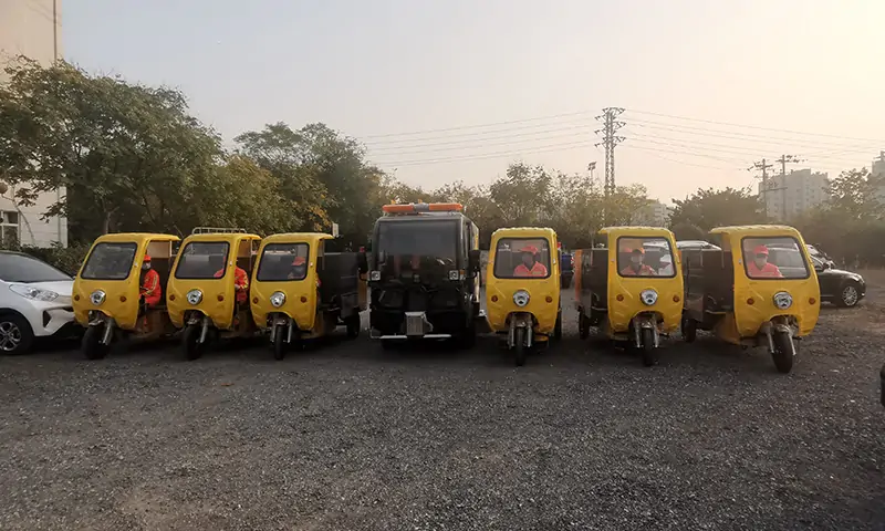 純電動(dòng)洗掃車及多功能高壓清洗車發(fā)往河南某環(huán)衛(wèi)公司，交接完成！