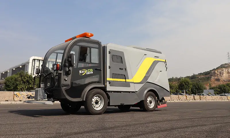 純電動深度清潔車--高壓移動清洗盤+大容量水箱,解決三級道路衛(wèi)生保潔難題!