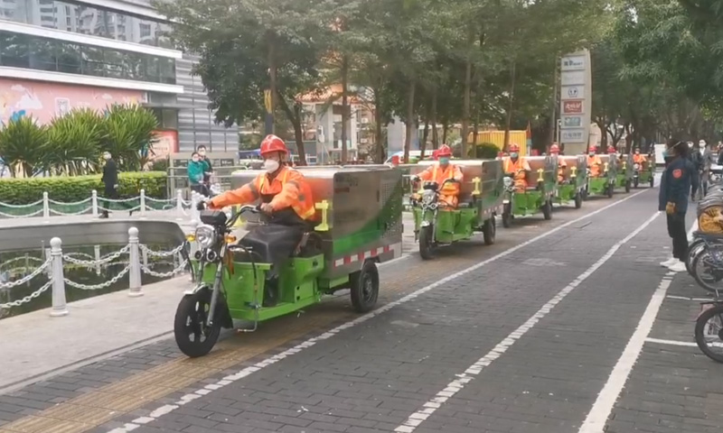 小型多功能高壓清洗車發(fā)往深圳環(huán)衛(wèi)公司-組織現(xiàn)場培訓(xùn),助力深圳環(huán)衛(wèi)!