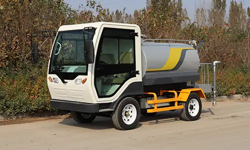 如何解決環(huán)衛(wèi)車輛無(wú)法進(jìn)入小區(qū)消毒抑塵的問(wèn)題?今天,介紹一款可解決此問(wèn)題的小型灑水抑塵車!