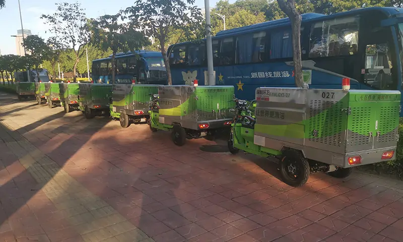 百易多功能小型高壓清洗車抵達深圳某環(huán)衛(wèi)公司-順利交接,讓世界更清潔!