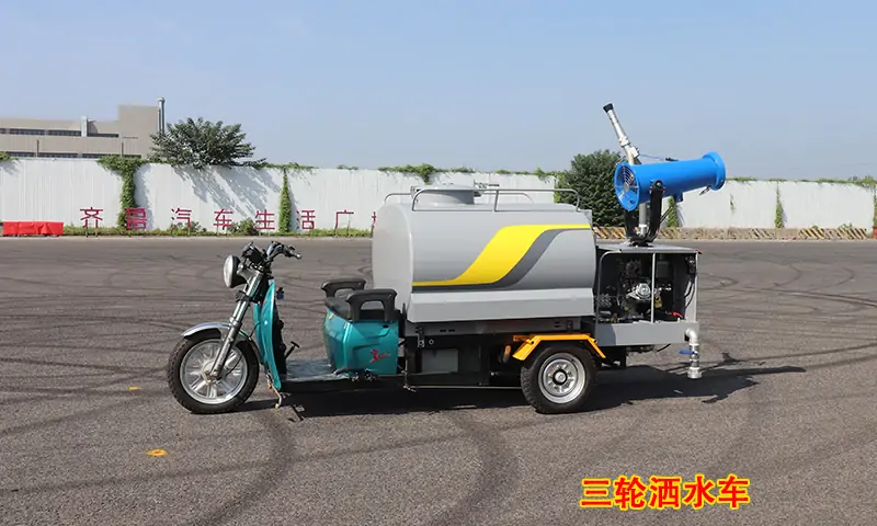 真沒(méi)想到!小區(qū)戶外抑塵消毒難題這么容易解決?!只因?yàn)橛昧诉@款灑水車?