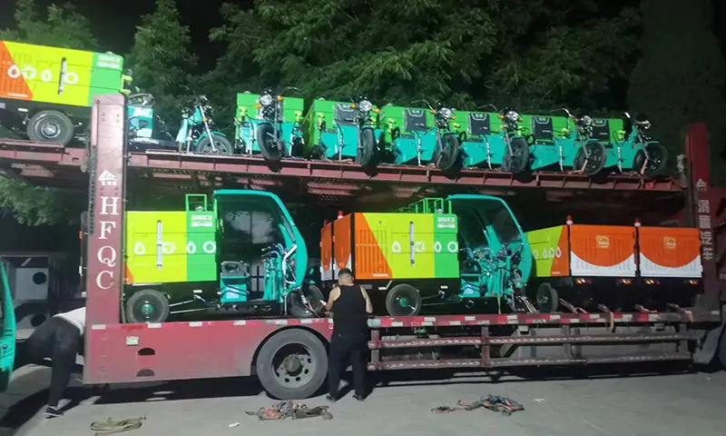 多功能高壓清洗車發(fā)貨深圳!助力深圳環(huán)衛(wèi)美好生活環(huán)境!