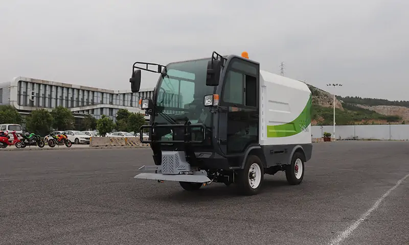 革命性的四輪單人駕駛室高壓沖洗車:現(xiàn)代化的清潔解決方案