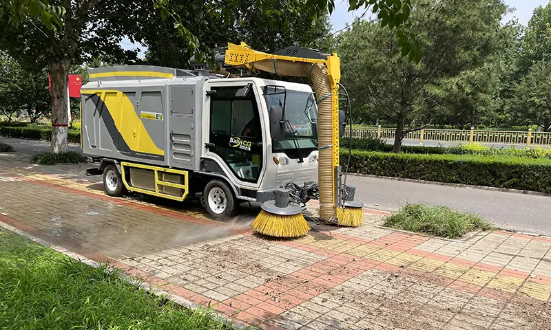 樹葉收集車——引領(lǐng)綠色清潔革命的力量,落葉收集專用車輛。