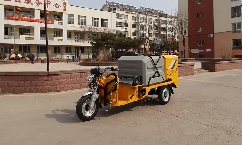 創(chuàng)新之舉:小型駕駛式高壓沖洗車為城市環(huán)衛(wèi)帶來全新風(fēng)貌