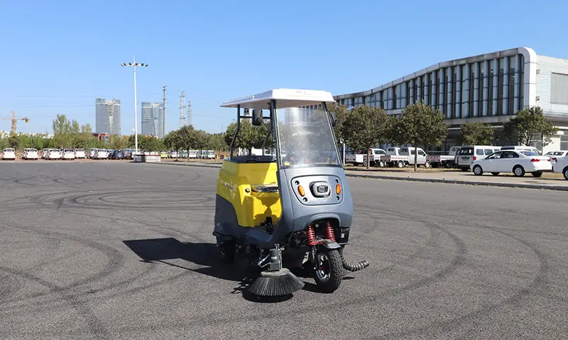 純電動小型掃地車:環(huán)衛(wèi)新利器