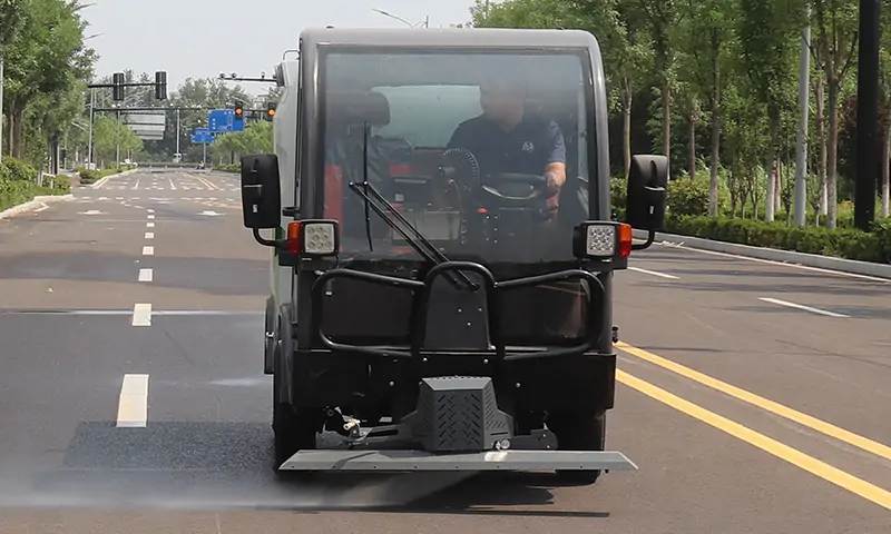 多功能高壓沖洗車:環(huán)衛(wèi)利器的新選擇