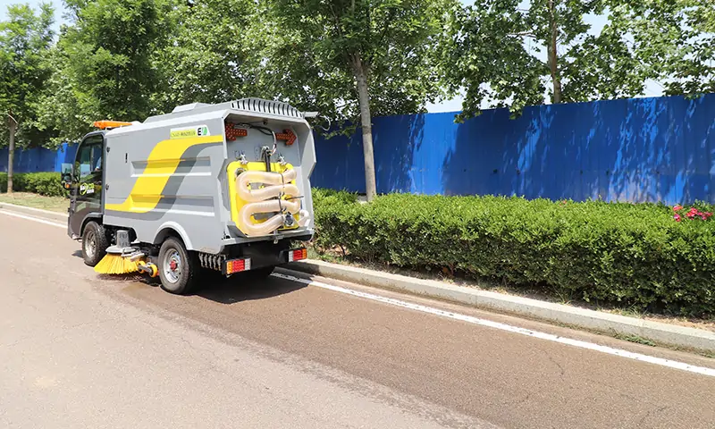 純電動洗掃車:引領(lǐng)綠色道路清潔新時代,顛覆傳統(tǒng)洗掃模式!