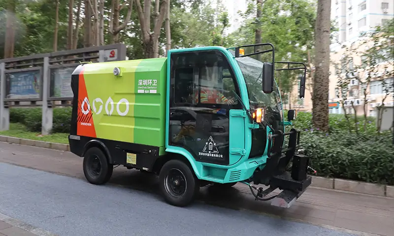 四輪高壓清洗車:助力深圳環(huán)衛(wèi),為更美好的生活環(huán)境鋪路