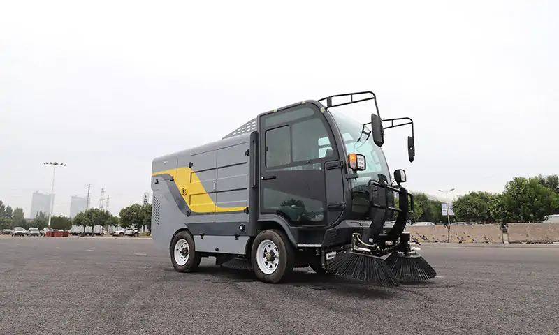 創(chuàng)新環(huán)保,小型純電動清掃車助力城市清潔
