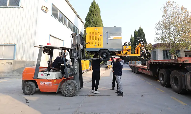 高溫高壓清洗車:冬季熱水沖洗,道路清洗的神奇利器