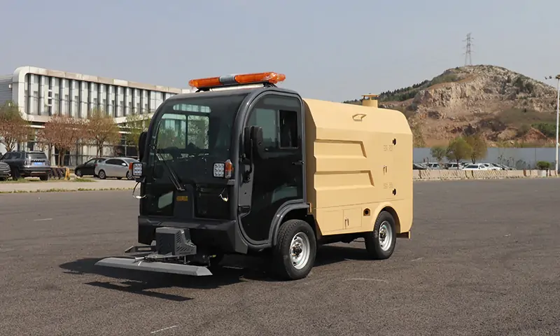 創(chuàng)新技術(shù)在城市治理中的應(yīng)用:四輪多功能高壓清洗車