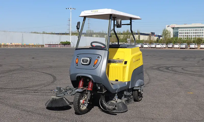 純電動清掃車發(fā)貨:助力城市環(huán)境衛(wèi)生建設(shè)