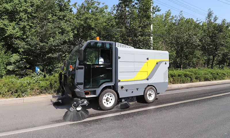 純電動清掃車發(fā)貨:為城市環(huán)境衛(wèi)生建設(shè)提供綠色動力