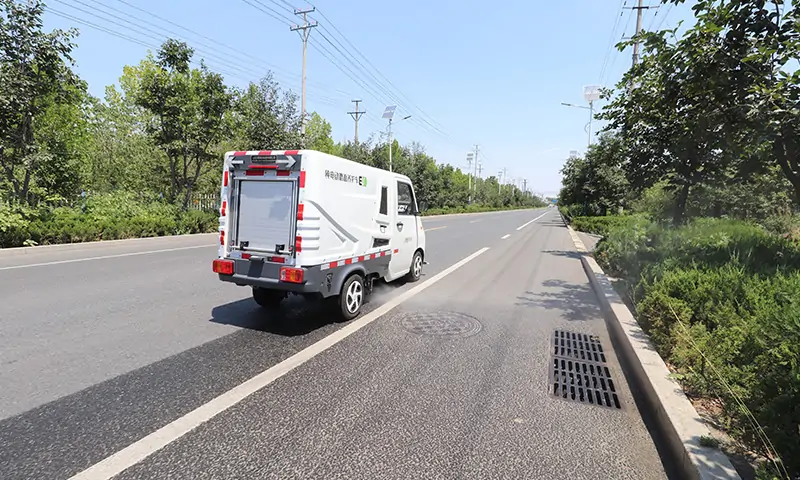 小型純電動清掃車:綠色高效的道路清潔解決方案