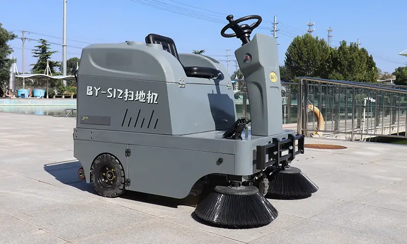 小型純電動(dòng)清掃車:城市清潔的高效環(huán)保助手