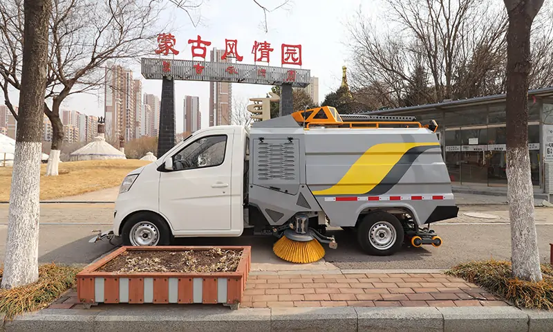 純電動洗掃車:景區(qū)園區(qū)市政道路高效環(huán)保的清潔利器