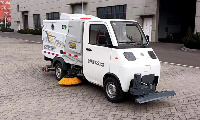 新能源純電動(dòng)洗掃車(chē):助力城市環(huán)境建設(shè)的多功能清潔利器