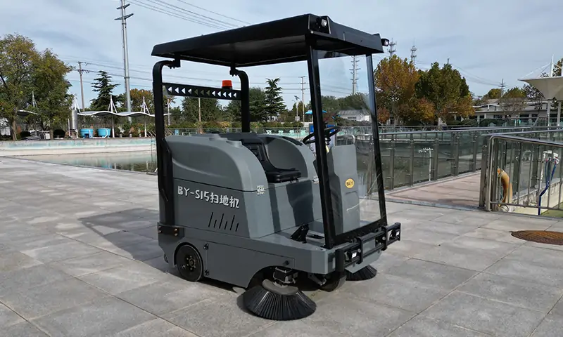 純電動掃地車:高效環(huán)保的清潔利器