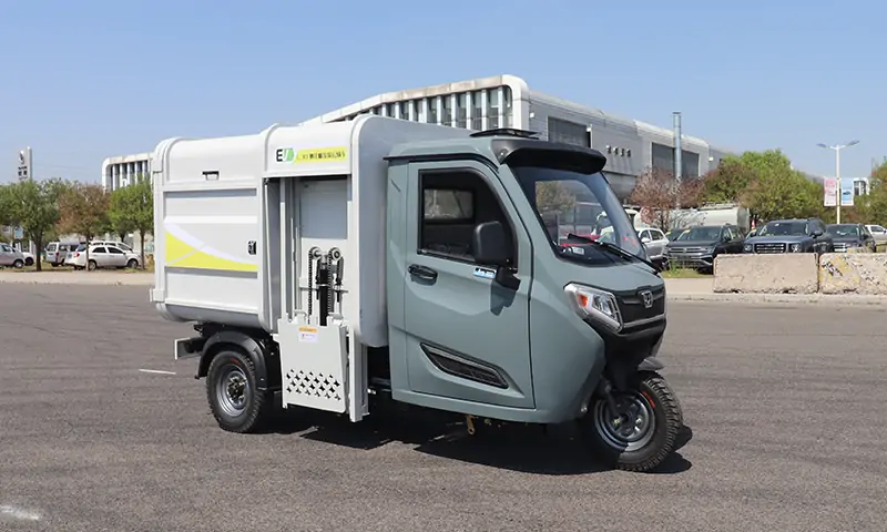 新能源側(cè)裝式垃圾車:城市環(huán)境清潔的高效利器