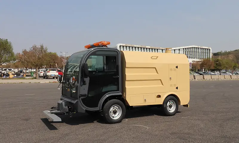 純電動四輪高壓清洗車:綠色環(huán)衛(wèi)新力量