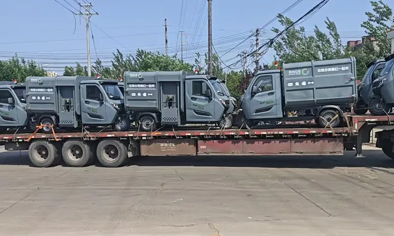 新能源側裝式垃圾清運車到貨 助力城市智慧環衛建設