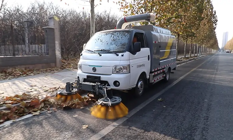 純電動樹葉收集車:智慧環(huán)衛(wèi)新時代的綠色裝備
